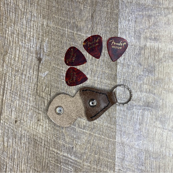 Leather Guitar Picks Holder Keychain handmade crackled brown Aldi coin holder - Picture 6 of 9